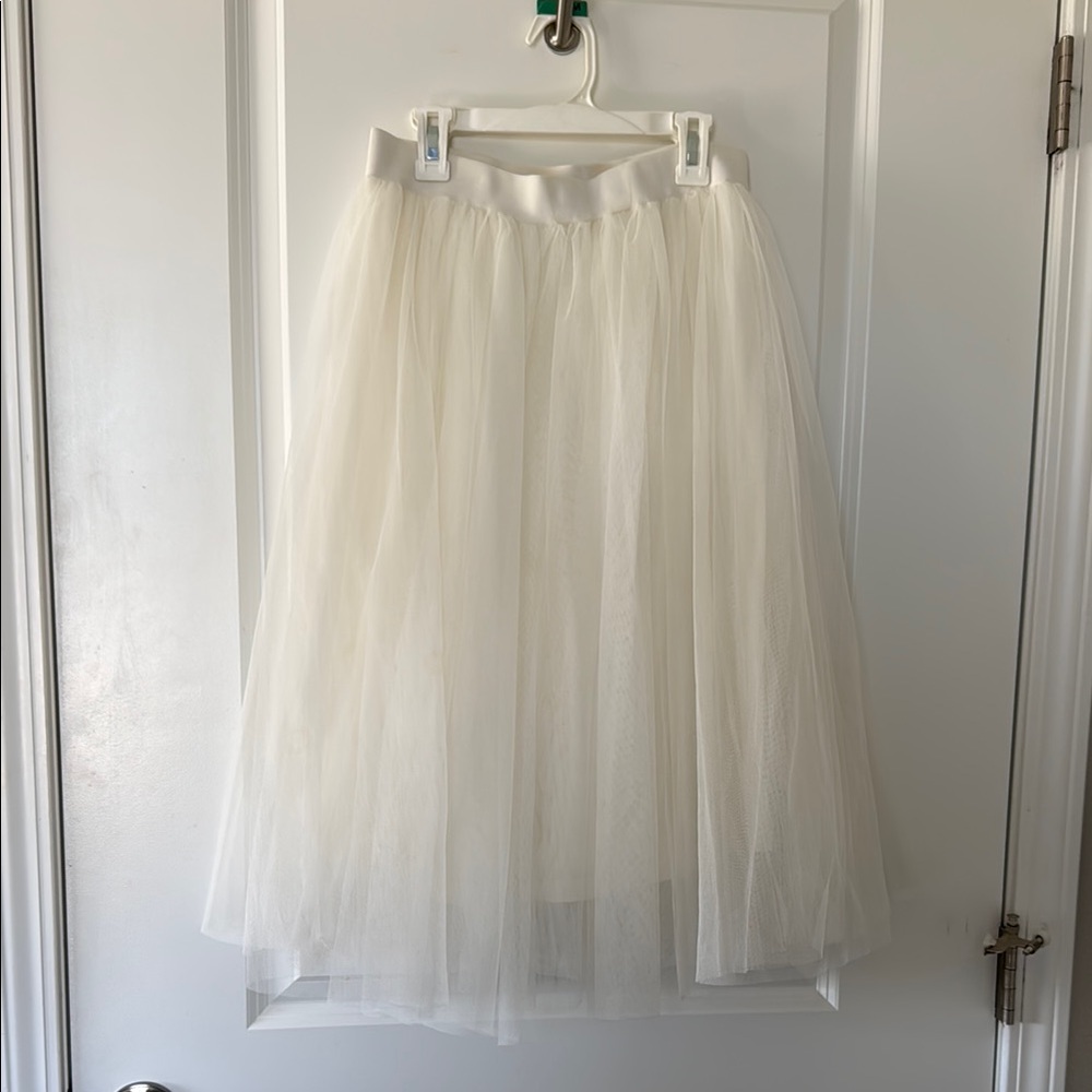 Elegant White Tulle Skirt